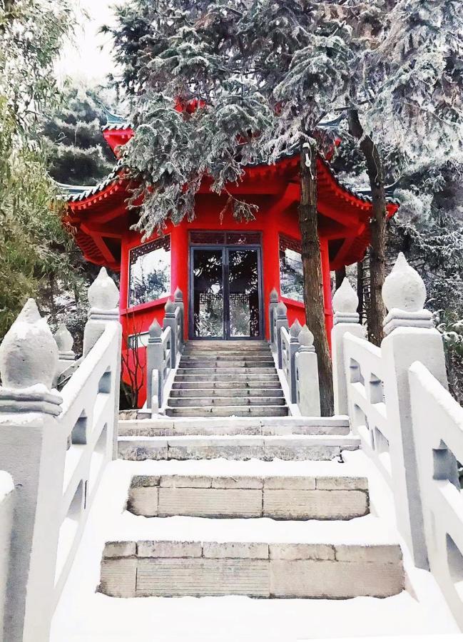 ホテル Wudang Mountain The Yew House Wudangshan エクステリア 写真